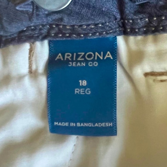 ARIZONA BOY’S KHAKI SHORTS SZ 18 - Picture 3 of 3